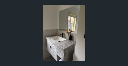 A gracious, private, Tuscan-themed entertainer in a private cul-de-sac location - Photo 2