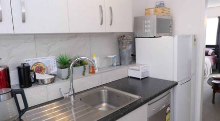 Ground Floor Studio Apartment – Prime Location - Photo 4