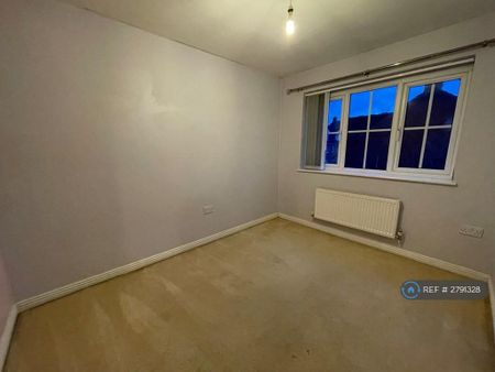 3 bedroom semi-detached house to rent - Photo 3