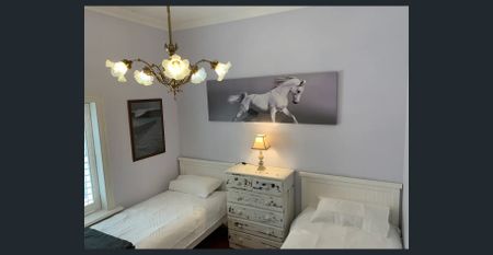 FULLY FURNISHED CENTRAL SANDSTONE COTTAGE- PERFECTION! - Photo 5