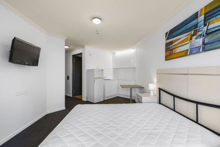 Studio Apartment in the Heart of Surfers Paradise! - Photo 5