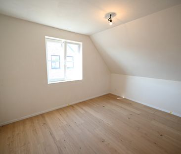 HALFOPEN NIEUWBOUWWONING met ZONNIGE TUIN, nabij het CENTRUM van Gi... - Photo 1