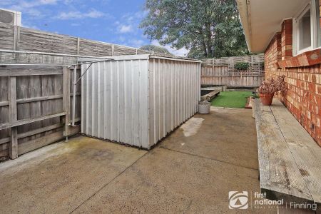 Beautifully Presented & Exceptionally Maintained 2-Bedroom Unit in the Heart of Cranbourne - Photo 3