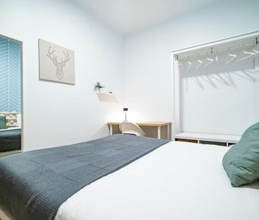 Carrer d'Occident, L'Hospitalet de Llobregat, Catalonia 08903 - Photo 3