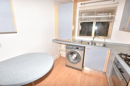2 bedroom ground floor maisonette to rent - Photo 2