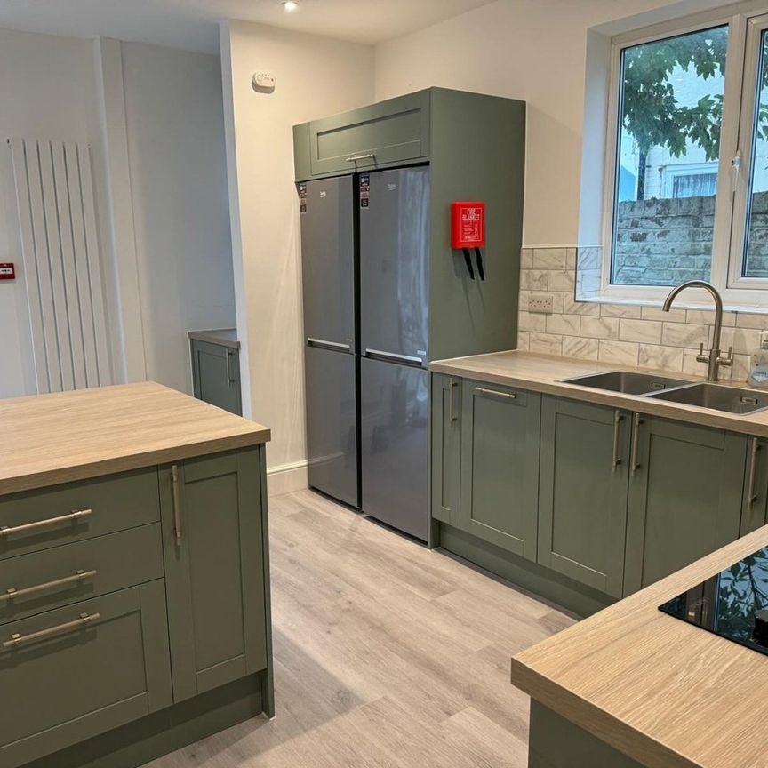 6 Bed Semi-Detached House, Fishponds Road, BS16 - Photo 1