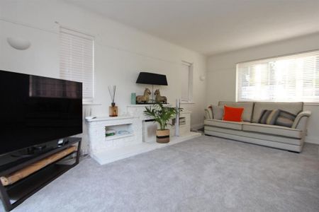 4 bedroom detached house to rent - Photo 3