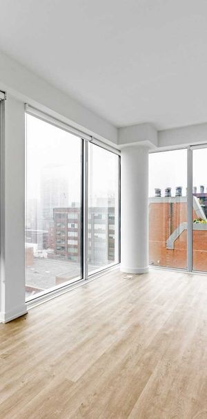 Brand New Deluxe Corner Suite In The Heart Of The St. Lawrence Market - Photo 1