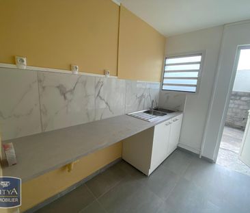 Location Maison 5 pièces 83m² LE PORT 97420 - Photo 4