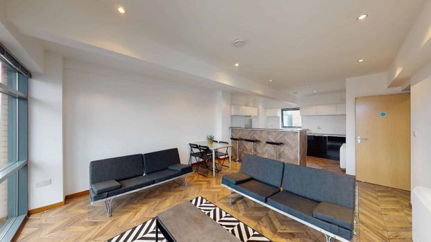 6 Bedroom Apartment - Photo 1