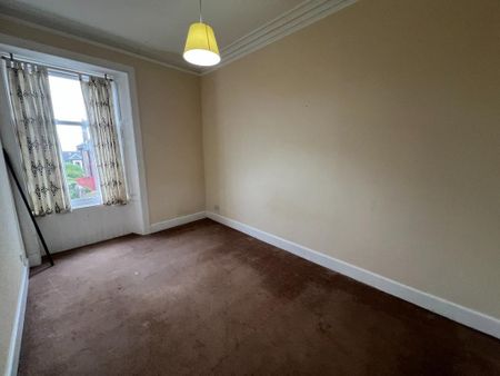 3 bedroom flat to rent - Photo 3
