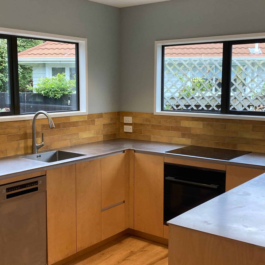 A Little Bit Of English Garden By The Sea - Photo 1