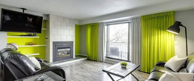 Walk to Downtown from this Beautiful Townhouse in Crescent Heights | Calgary - Photo 1