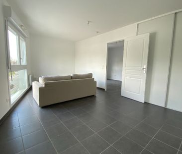 Location Appartement 2 pièces 49m² MONT ST AIGNAN 76130 - Photo 1