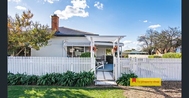 COTTAGE LIVING - Photo 1