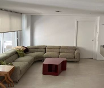Room in a shared 7-bedroom apartment for rent in Castilla - Photo 3