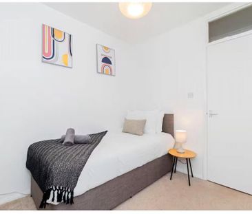 4 bedroom bungalow to rent - Photo 2