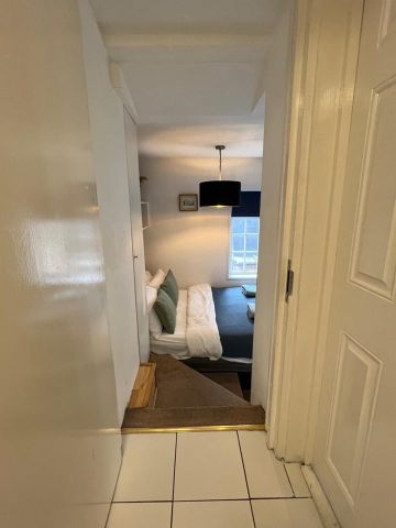 Studio Flat, Charleville Road, W14 - Photo 4