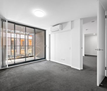 Chic inner city living with Two Bedrooms - Photo 1