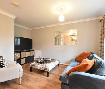 Julian Hill, Weybridge, KT13 - Photo 1