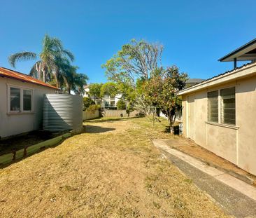 Beachside Living - Spacious Three-Bedroom Home in Prime Ettalong Lo... - Photo 5