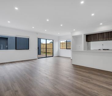 Family-Friendly 4-Bedroom Townhouse with Modern Amenities - Photo 2