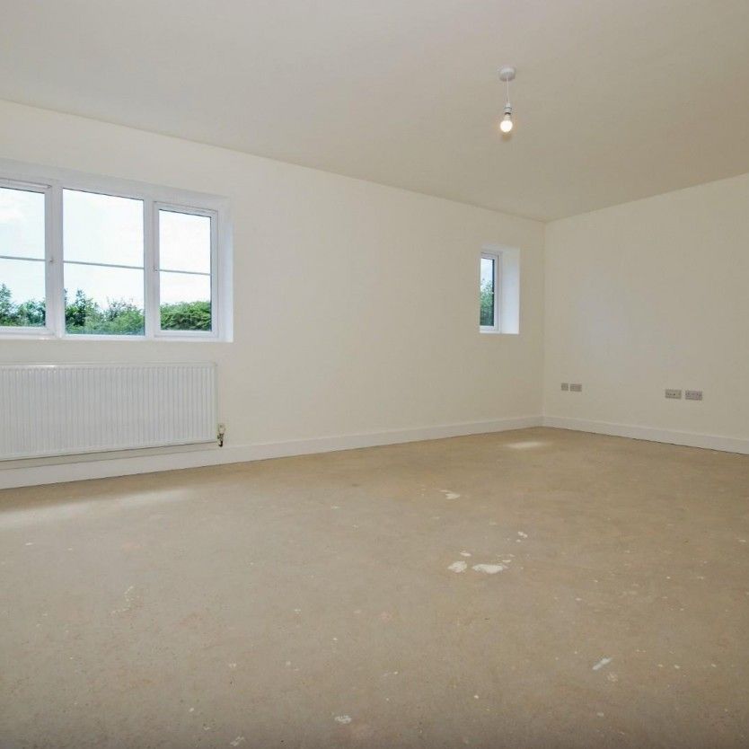 4 bed House - Detached for Rent - Photo 1