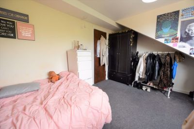 4 bedroom House in Norwood Grove, Leeds - Photo 3