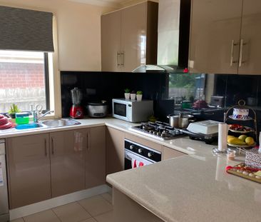 Well Presented Three Bedroom Unit - Photo 1