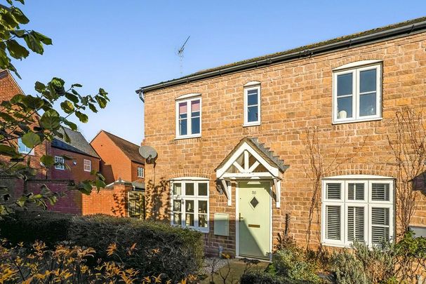 2 bedroom end of terrace house to rent - Photo 1