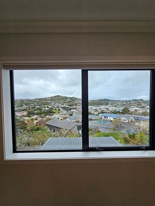 NEW sunny and warm, 3 bedroom modern living - Photo 1