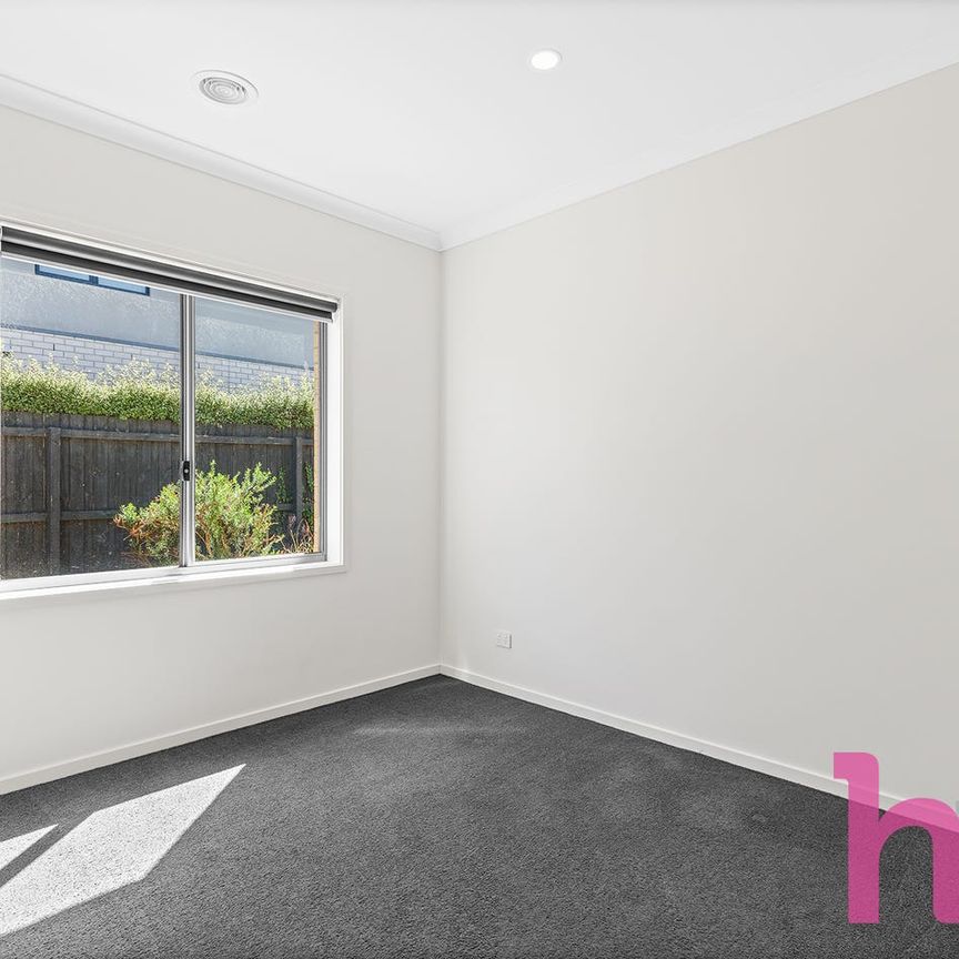 Stunning Family Home with a Relaxed, Holiday-Style Feel - Photo 1