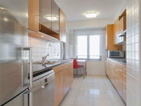 4 bedroom luxury Flat for rent in Laranjeiras, São Domingos de Benfica, Lisbon - Photo 2