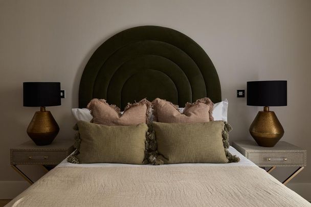 4 bedroom flat to rent - Photo 1