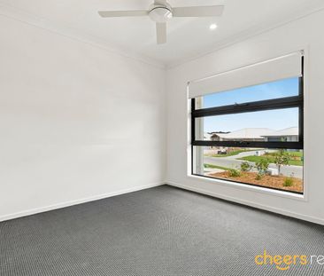 Spacious Family Home with Big Backyard! - Photo 3