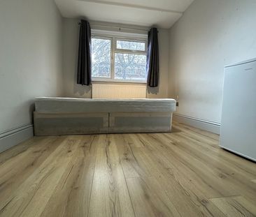 Bedsit, Ashbourne Court, E5 - Photo 4