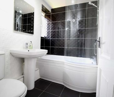 Price £950 pcm - Available Now - Unfurnished - Photo 5