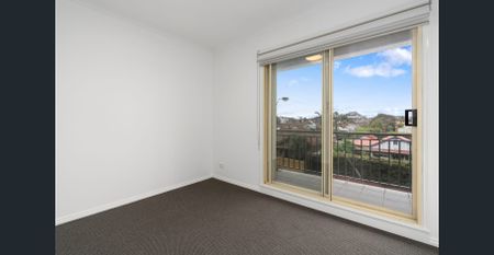 Stylish Apartment with Parking in the Heart of Windsor - Photo 5