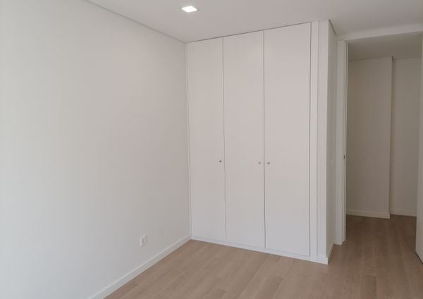Fantástico Apartamento T2 para Arrendamento na Amadora