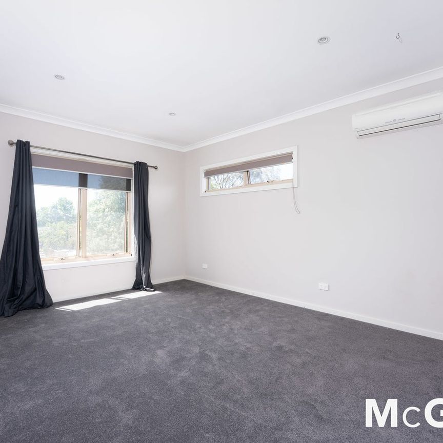 Stylish Three-Bedroom Townhouse in Prime Box Hill Location - Photo 1