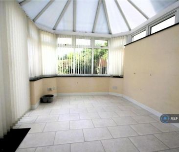 3 bedroom semi-detached house to rent - Photo 6