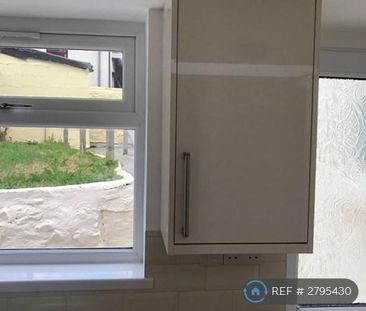 3 bedroom terraced house to rent - Photo 6