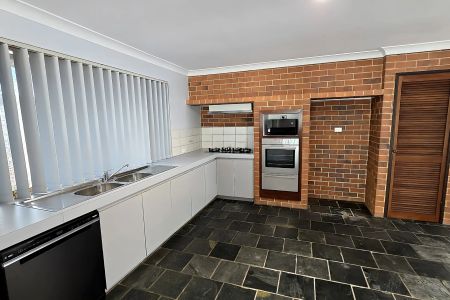 Did you say workshop? Look no further... - Photo 3