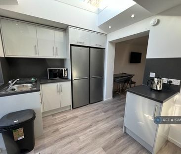 1 bedroom in a house share to rent - Photo 5