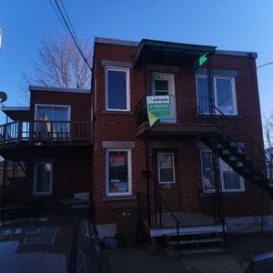 Logement a louer Victoriaville 3 1/2 et 4 1/2, chauffer, éclairer, eau chaude, poêle, frigidaire inclus, porte patio, dans un 4 logements - Photo 2