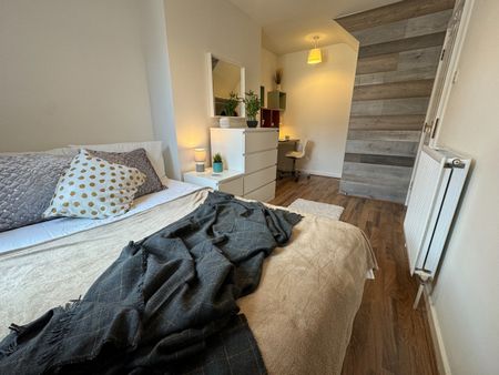 7 Bed Terraced House, Stalbridge Avenue, L18 - Photo 4