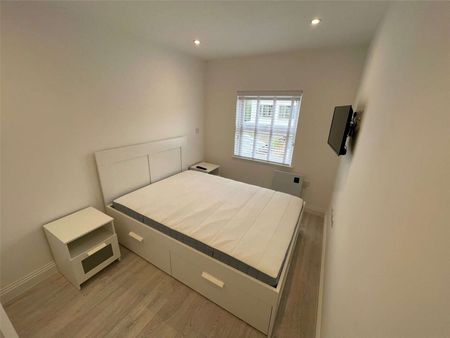 A 1 bedroom first floor apartment to rent in central Caversham, within 0.6 of a mile from Reading's train station. - Photo 4