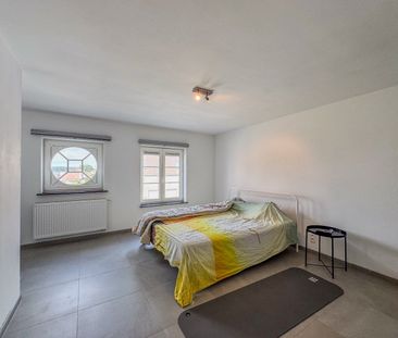 Ruime rijwoning met 3 slaapkamers en grote garage. - Photo 5