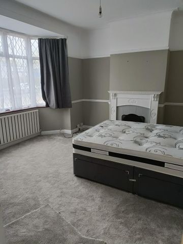 4 bedroom terraced house to rent - Photo 4