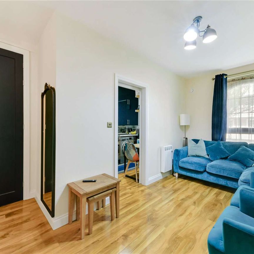 Situated in Frobisher House the property has recently been refurbished to a high specification. - Photo 1